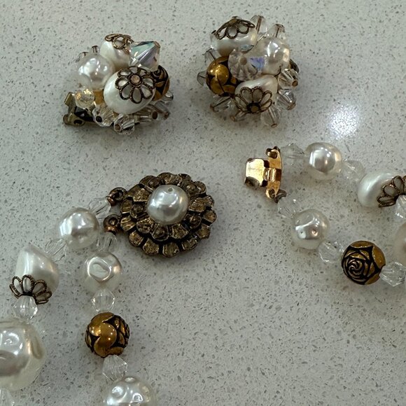 Gorgeous Necklace and Clip On Earrings Set - Picture 9 of 9